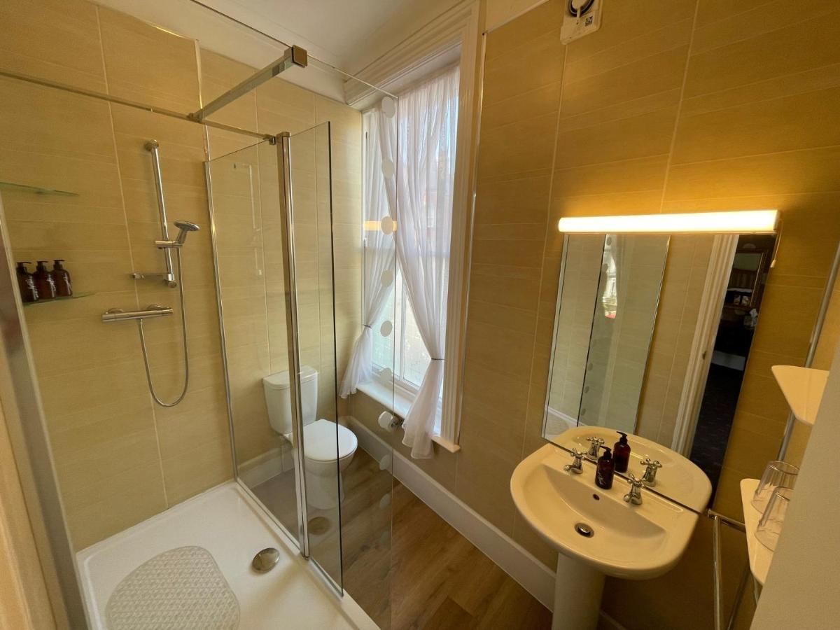 The Captain's Only 3* Whitby